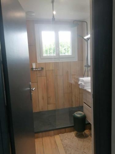 Quiet apartment with terrace, garden in أودوس