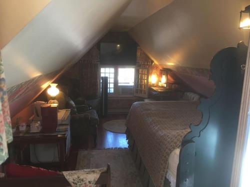 Small Twin Room