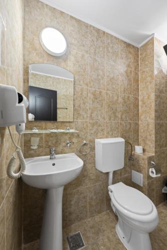 Double Room image 8
