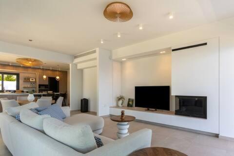 Premium Collection Villas in Limni Vouliagmenis