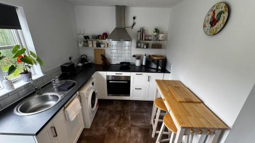 廚房, Cosy 1 Bed Cottage, Log Burner in 基爾哥蒂