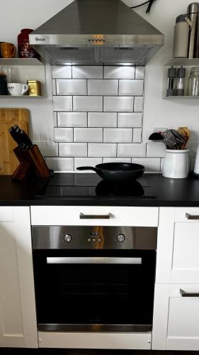 廚房, Cosy 1 Bed Cottage, Log Burner in 基爾哥蒂