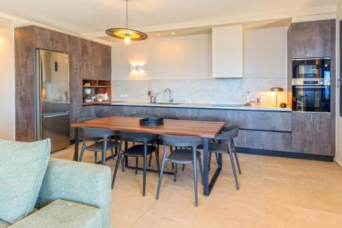 Villa Terra in Limni Vouliagmenis