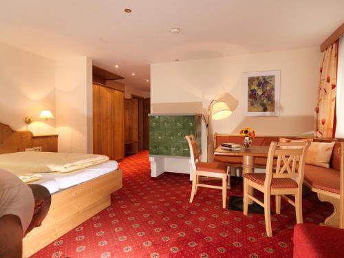71010861 Après Post Hotel