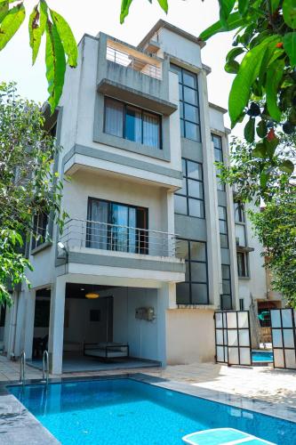 Lake villa 4bhk