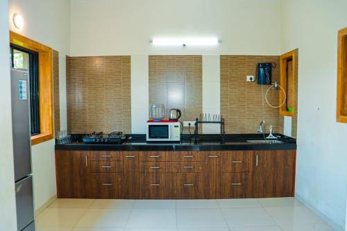 Kitchen, Lake villa 4bhk in Gold Valley