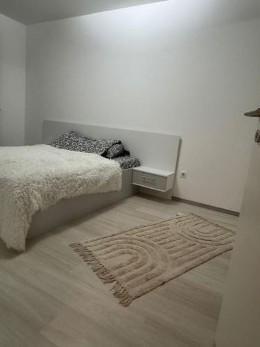 One-Bedroom Apartment image 9