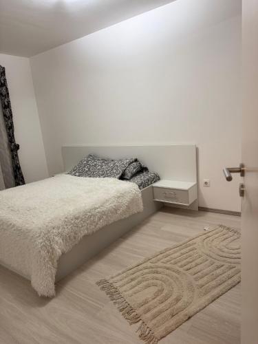 One-Bedroom Apartment image 3