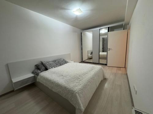 One-Bedroom Apartment image 1