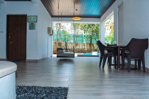 Lake villa 4bhk in Gold Valley