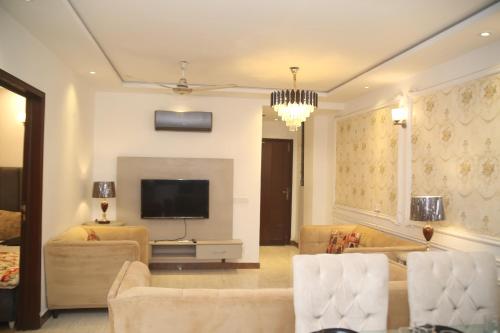 Iekārtas, 2 BR city view Apartment with AC WiFi TV and more in Dera Ghazi Khan