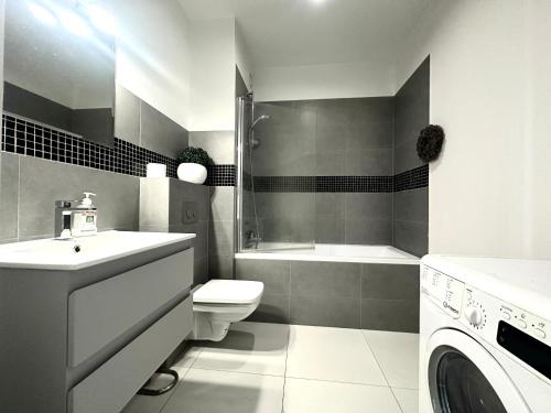Dubois 7 Apartment - Self Check-In 20h - LIFT, Breslau (Foto 10)