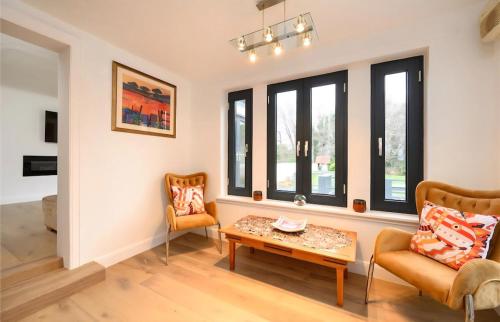 KW,4 Bedroom individual house in Лонгніддрі