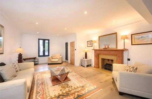 KW,4 Bedroom individual house in Лонгніддрі