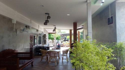 Pottery Street House thumbnail 5