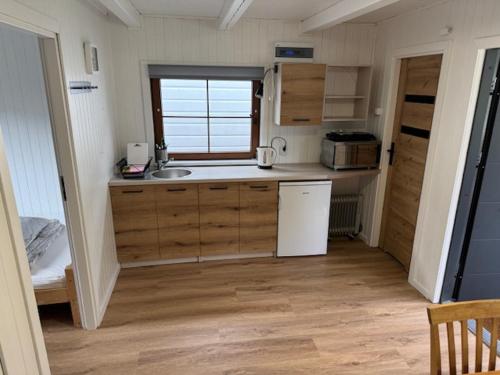 2 bedrooms, 3 beds