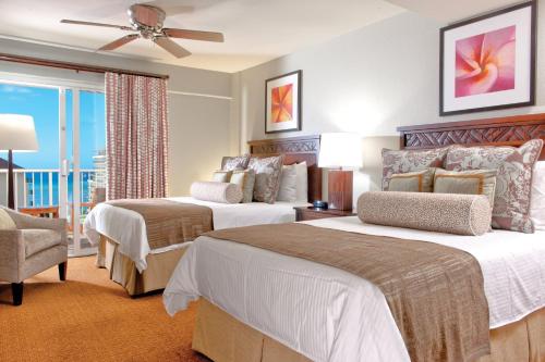Wyndham Waikiki Beach Walk 2BR Apartment with Resort Access - image 13