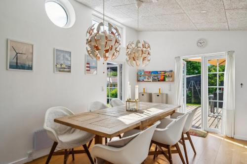 ทัศนียภาพภายนอกโรงแรม, Stylishly Renovated And Well-Equipped Holiday Home Near Ebeltoft in หาดอัวร์