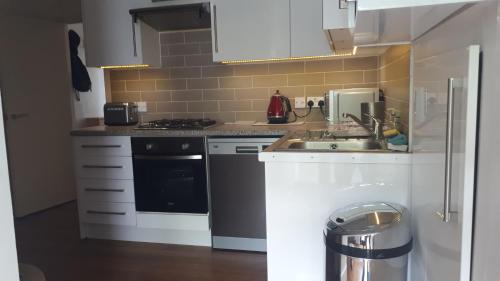 Charming double room with private bathroom, Londyn (zdjęcie 10)