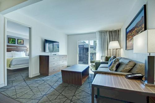 Wyndham Desert Rose Resort 1BR Apartment with Resort Access - image 12