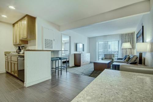 Wyndham Desert Rose Resort 1BR Apartment with Resort Access - image 2