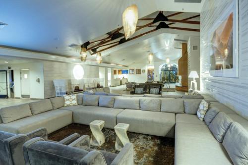 Wyndham Desert Rose Resort 2BR Apartment with Resort Access - image 12