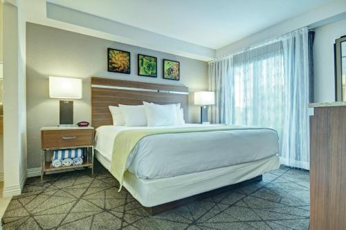 Wyndham Desert Rose Resort 2BR Apartment with Resort Access - image 3