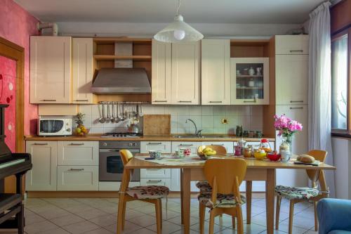 Quiet Location with Private Garden in Due Carrare