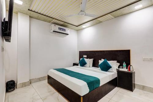 Mauryan Signature hotel Devli Khanpur — other in India B-13 POLE NO 315 KHANPUR, New Delhi, 110062, India