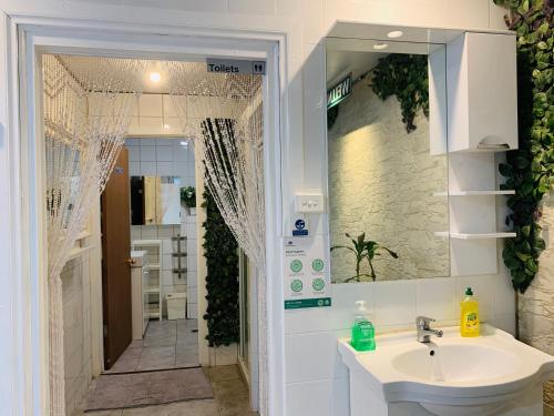 Nice room less Pay near Port Adelaide in Port Adelaide
