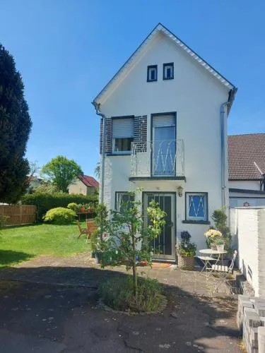 Ferienhaus "Schmale Gisela" bis zu 6 Personen mit Garten und Parkplätzen in Seligenstadt, Deutschland