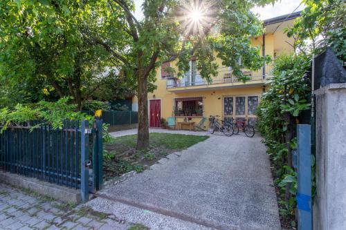 Quiet Location with Private Garden in Due Carrare