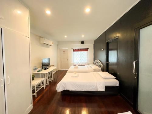 โรงแรมไวท์ลอดจ์ กรุงเทพ (White Lodge Hotel Bangkok) near โรงเรียนเตรียมอุดมศึกษา