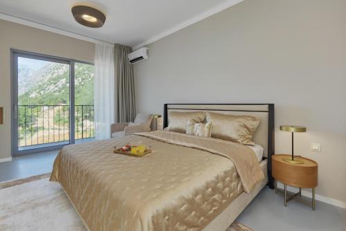 Three-Bedroom Apartment with Sea View room in Sea Breeze Residence