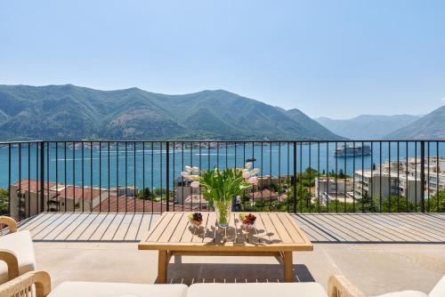 Three-Bedroom Apartment with Sea View image 6