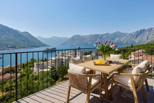 Three-Bedroom Apartment with Sea View image 4