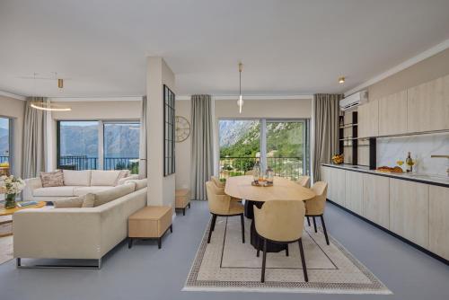 Three-Bedroom Apartment with Sea View image 2