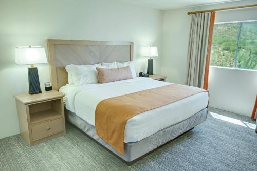 Wyndham Starr Pass Golf Suites Studio Apartment with Resort Access near พิพิธภัณฑ์สัตว์ป่านานาชาติ