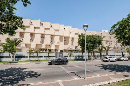 Exterior view, GW009 Gugel Waves Patio and Pool Seaview Apartment in Nahariya