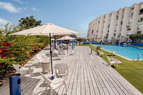 Exterior view, GW009 Gugel Waves Patio and Pool Seaview Apartment in Nahariya