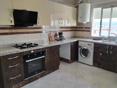 Charming centrally apartment, mountains views, sleeps 7 and baby, Тетуан (фото 6)
