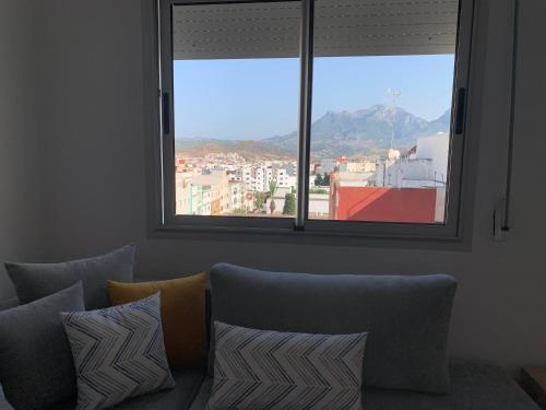 Charming centrally apartment, mountains views, sleeps 7 and baby, Тетуан (фото 2)