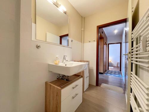 Apartment image 8