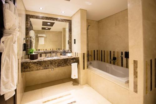 room detail thumbnail 2