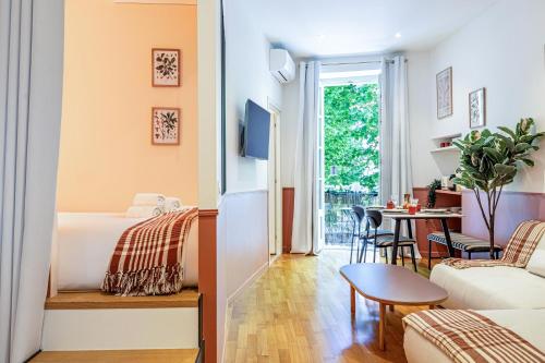 New! Remodeled Appartement in the Heart of Nice, Beach 3 min, 2BR, AC, Elevator, Amazing little terrace, Best Location!, Nice