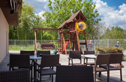 Hotel Pomaranča - image 12