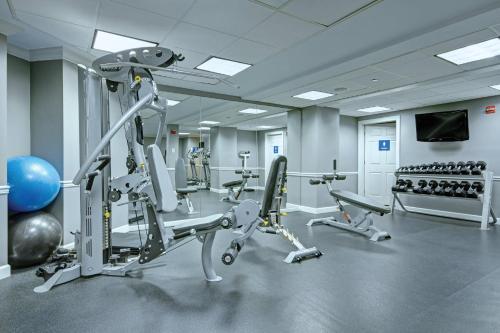 Wyndham Old Town Alexandria 1BR Apartment with Resort Access - image 7