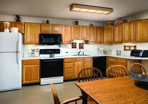 Wyndham Smugglers' Notch 3BR Apartment with Resort Access - image 14