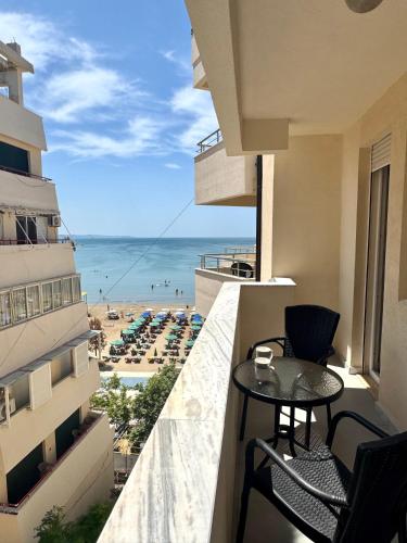Mona Seaside Apartment with Parking, Durazzo
