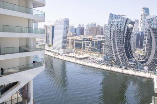 Canal-View one bedroom Apt Business Bay, Dubaï (photo 6)